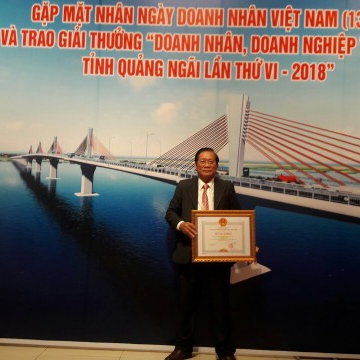Công ty CP phân hữu cơ Humic Quảng Ngãi được trao giải thưởng "Doanh nghiệp tiêu biểu từng mặt của tỉnh Quảng Ngãi lần thứ VI năm 2018